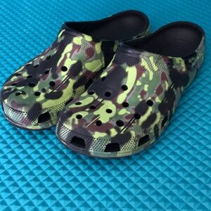 CROCS Unisex Camouflage Classic Clogs | 8M - 10W